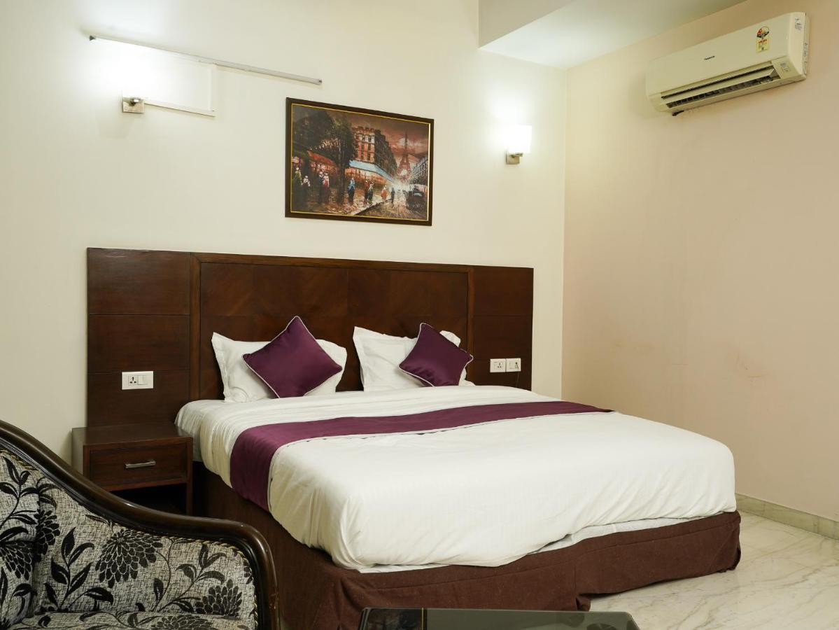 Lime Tree Hotel Sushant Lok Gurgaon Sector 29 Next To Iffco Chowk Metro Exterior foto