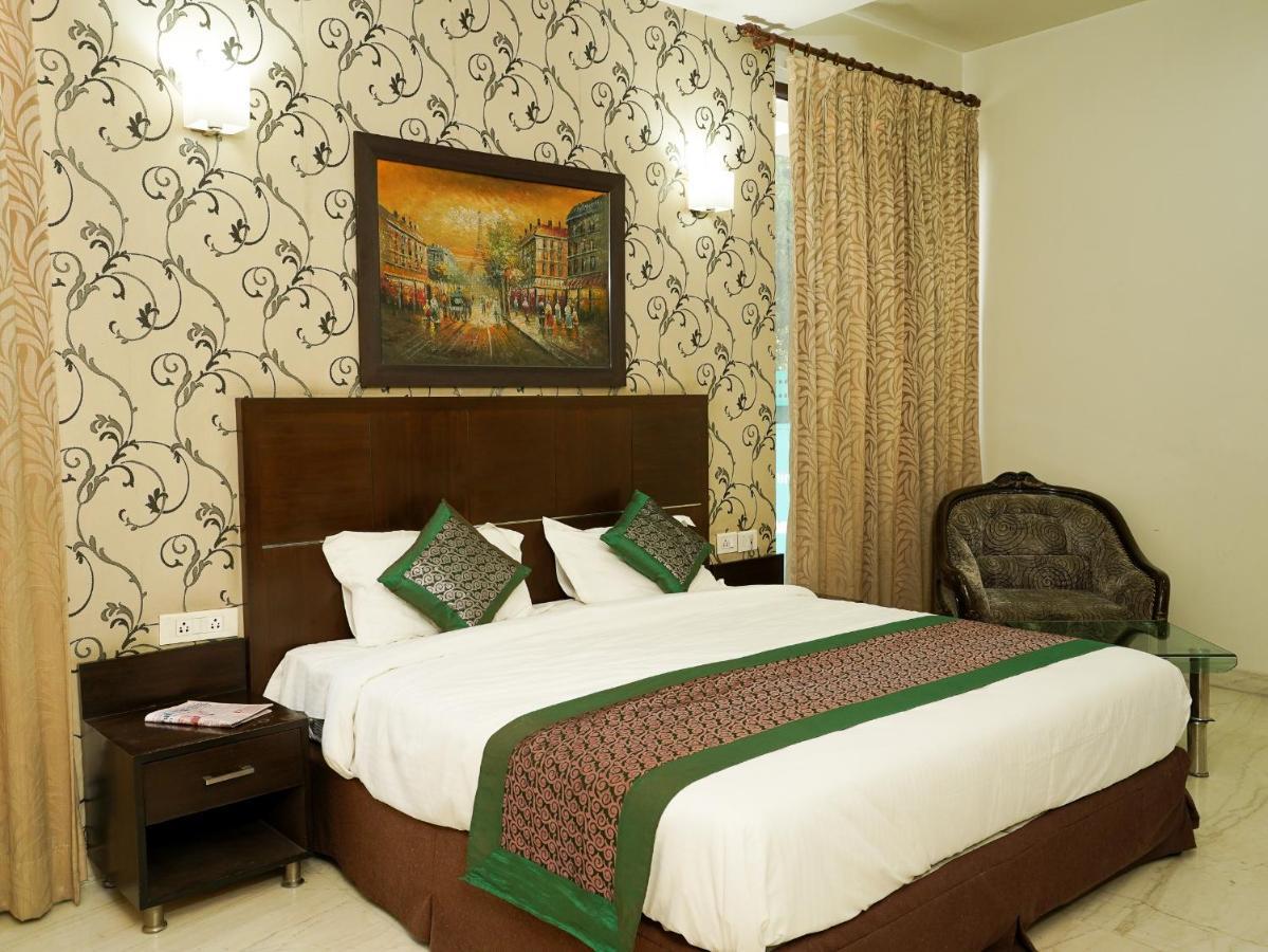 Lime Tree Hotel Sushant Lok Gurgaon Sector 29 Next To Iffco Chowk Metro Exterior foto