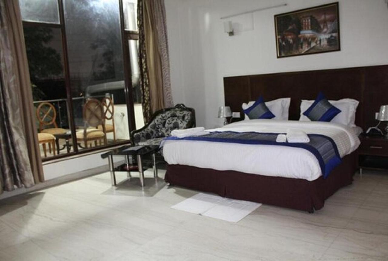 Lime Tree Hotel Sushant Lok Gurgaon Sector 29 Next To Iffco Chowk Metro Exterior foto